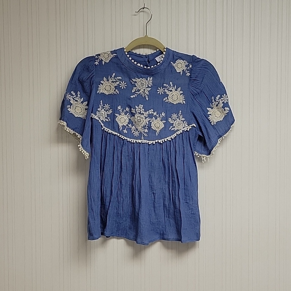 THML embroidered short sleeve blue and cream blouse women's XS